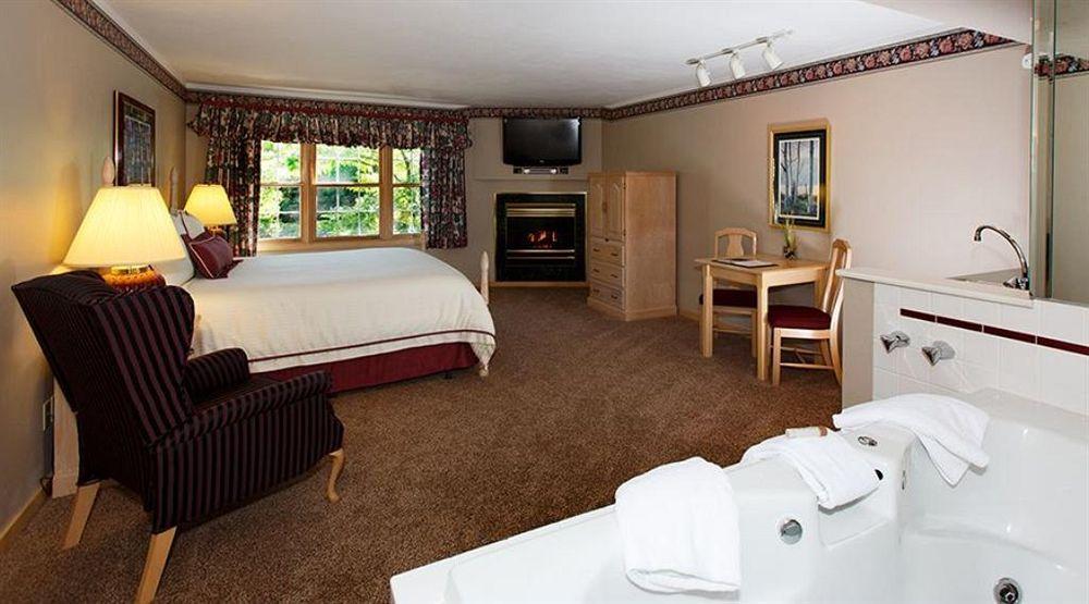 Ashbrooke Hotel Egg Harbor Exterior photo